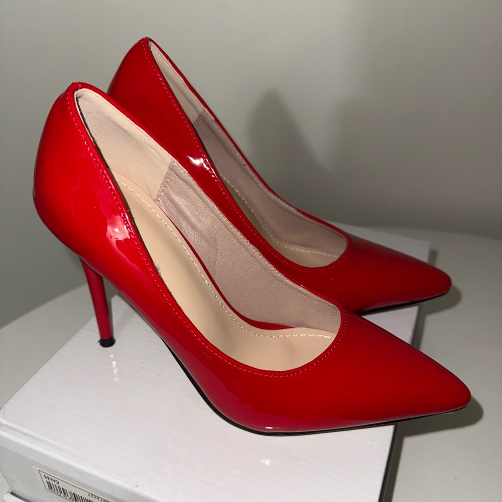Red pumps